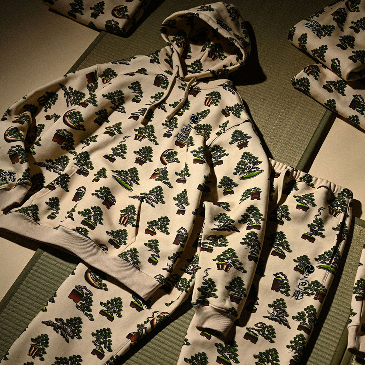 LFYT × THREE TIDES TATTOO エルエフワイティー × スリータイズタトゥー YUSUKE HAMAMOTO BONSAI HOODIE プルオーバーパーカー 【LE240502】