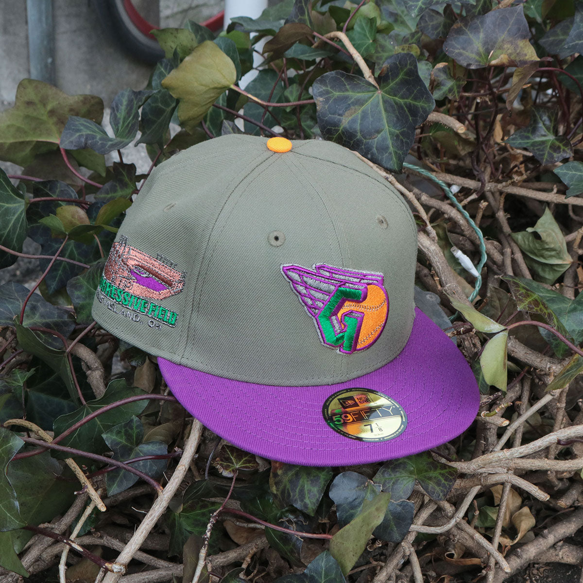 NEW ERA CLEVELAND GUARDIANS - 59FIFTY CO PROGRESSIVE FIELD OLIVE/PURPLE