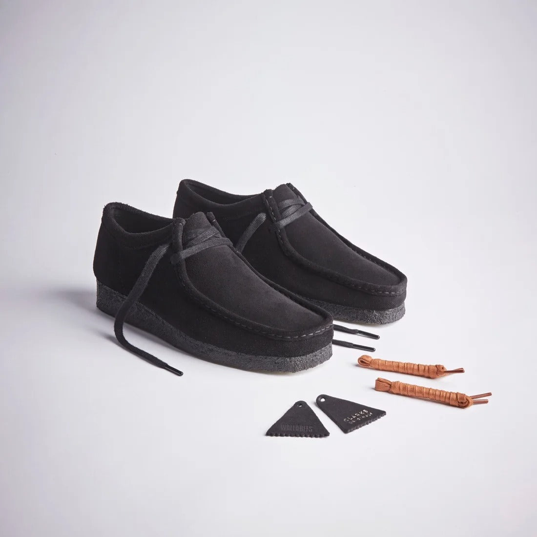 CLARKS - Wallabee Black Suede【26155519】