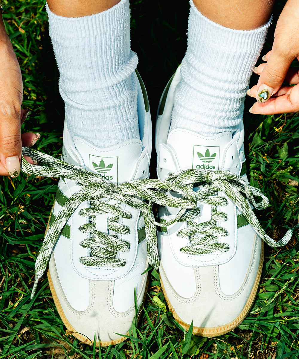 adidas - UNISEX SAMBA OG WMNS Foot Wear White/Tech Olive/Gum 【JS1352】