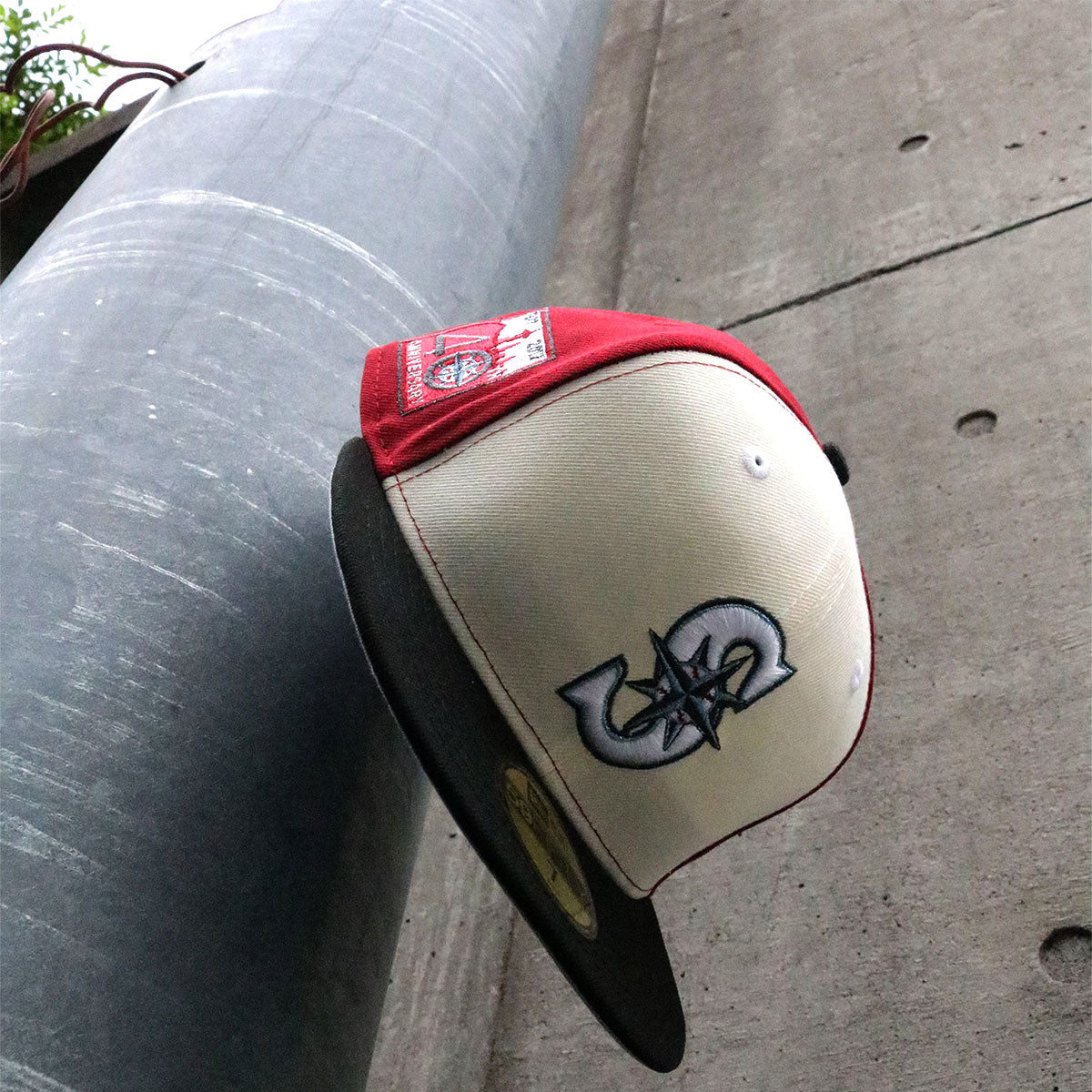 NEW ERA - SEATTLE MARINERS 40TH ANNIV 59FIFTY CHROME WHITE/BLACK/RED