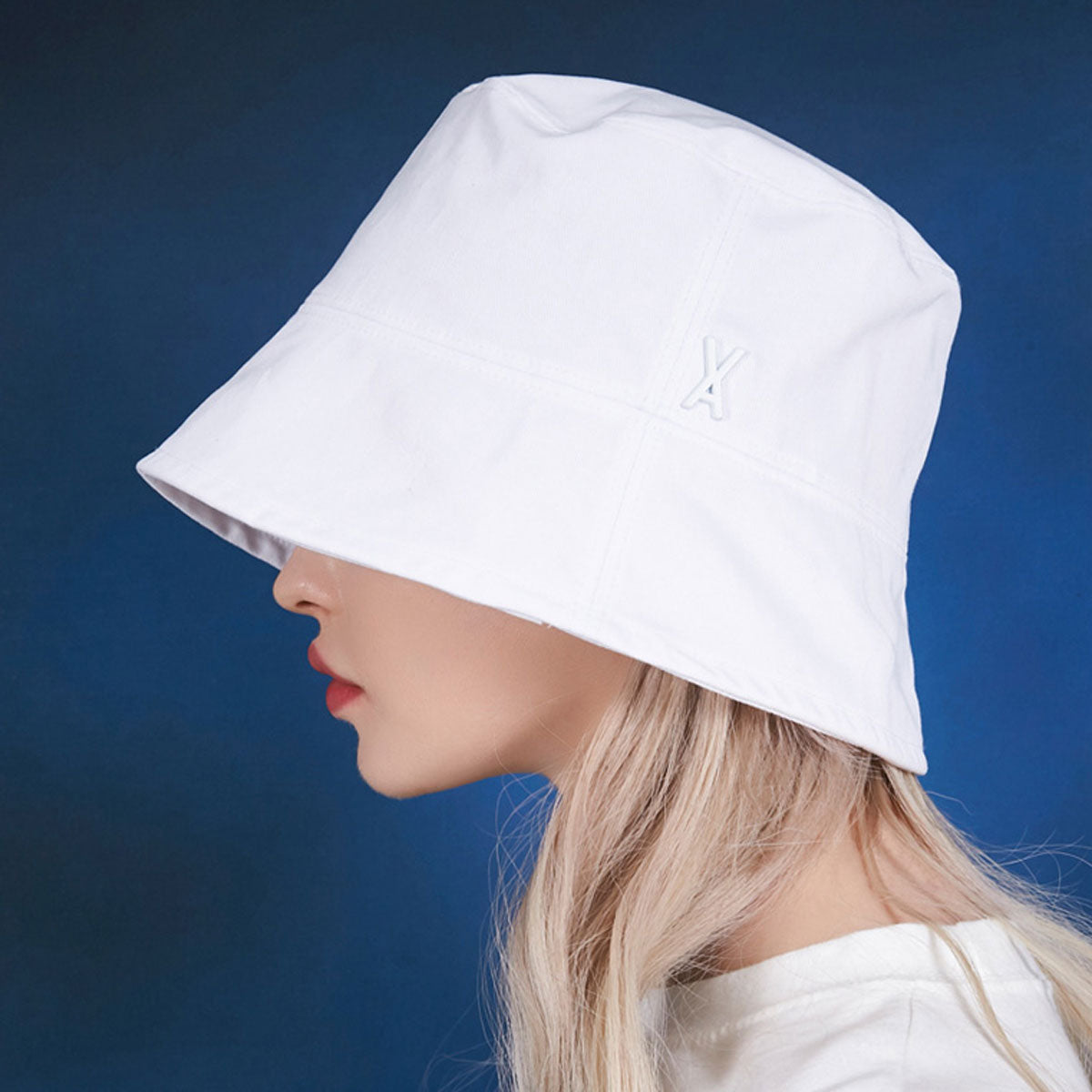 VARZAR - STUD DROP OVER FIT BUCKET HAT WHITE【VZR4-0009】