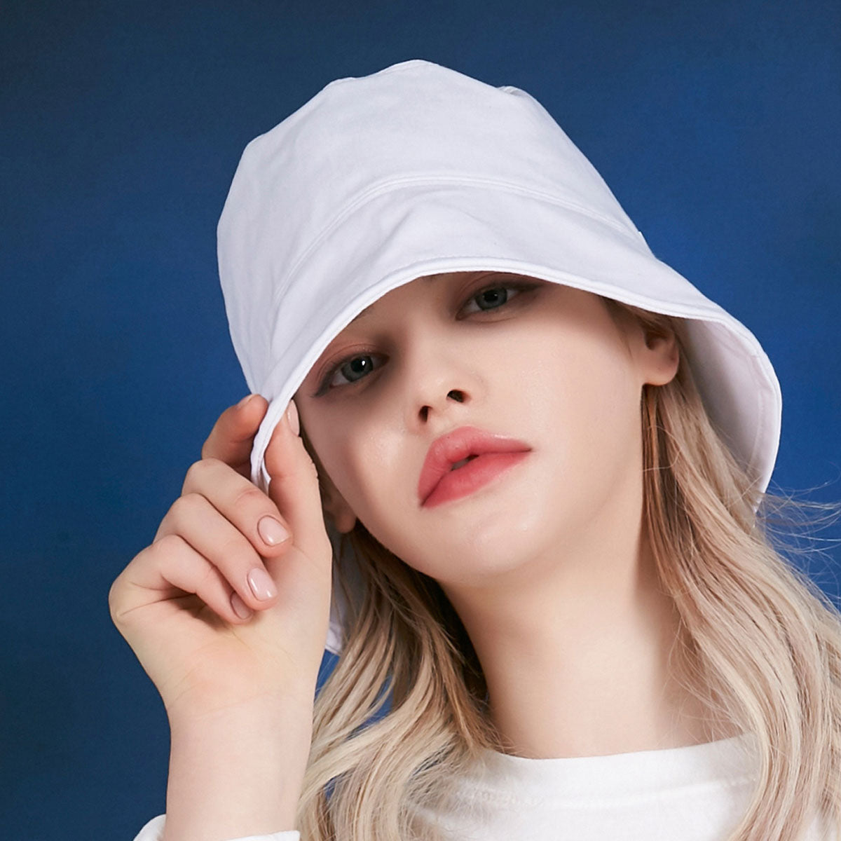 VARZAR - STUD DROP OVER FIT BUCKET HAT WHITE【VZR4-0009】