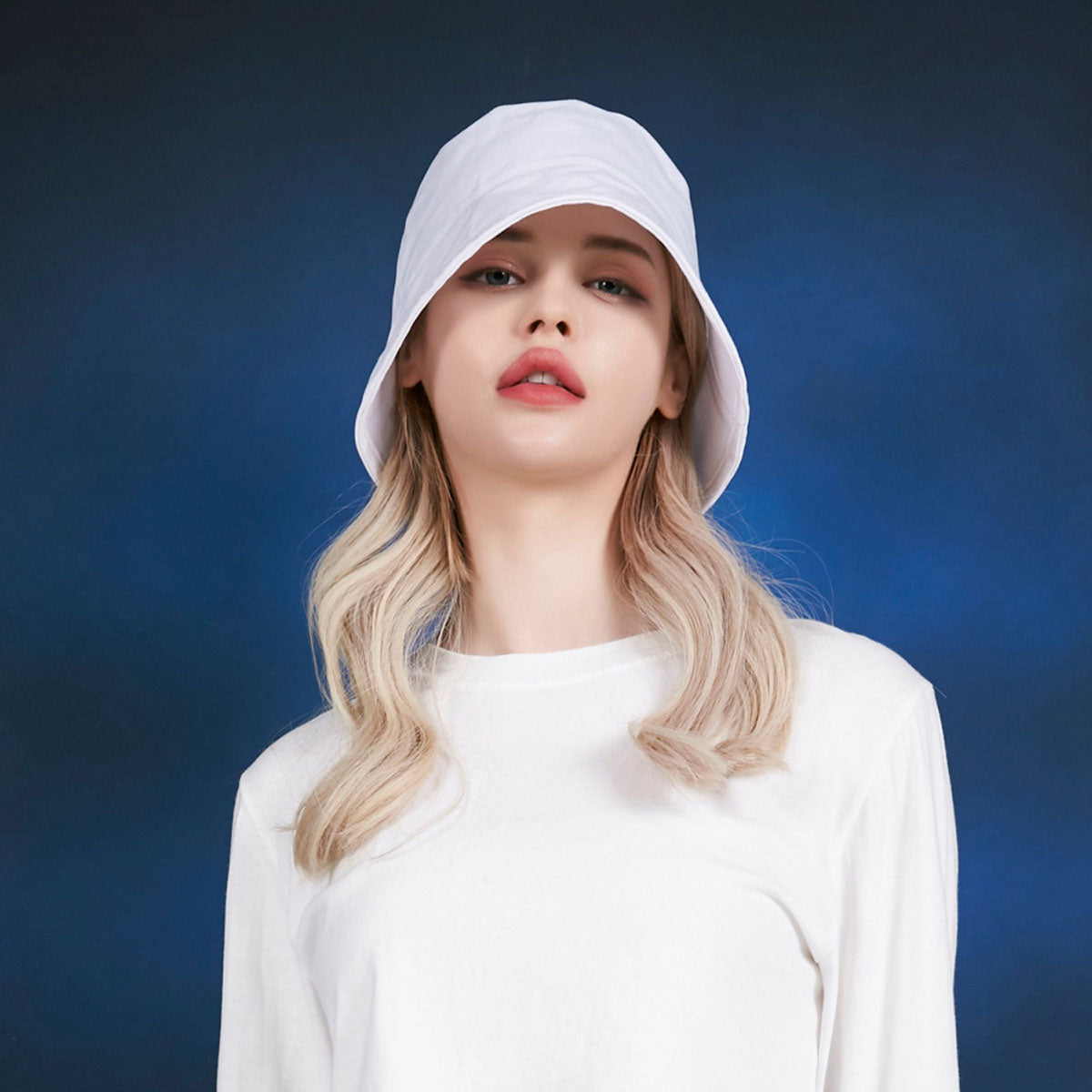 VARZAR - STUD DROP OVER FIT BUCKET HAT WHITE【VZR4-0009】