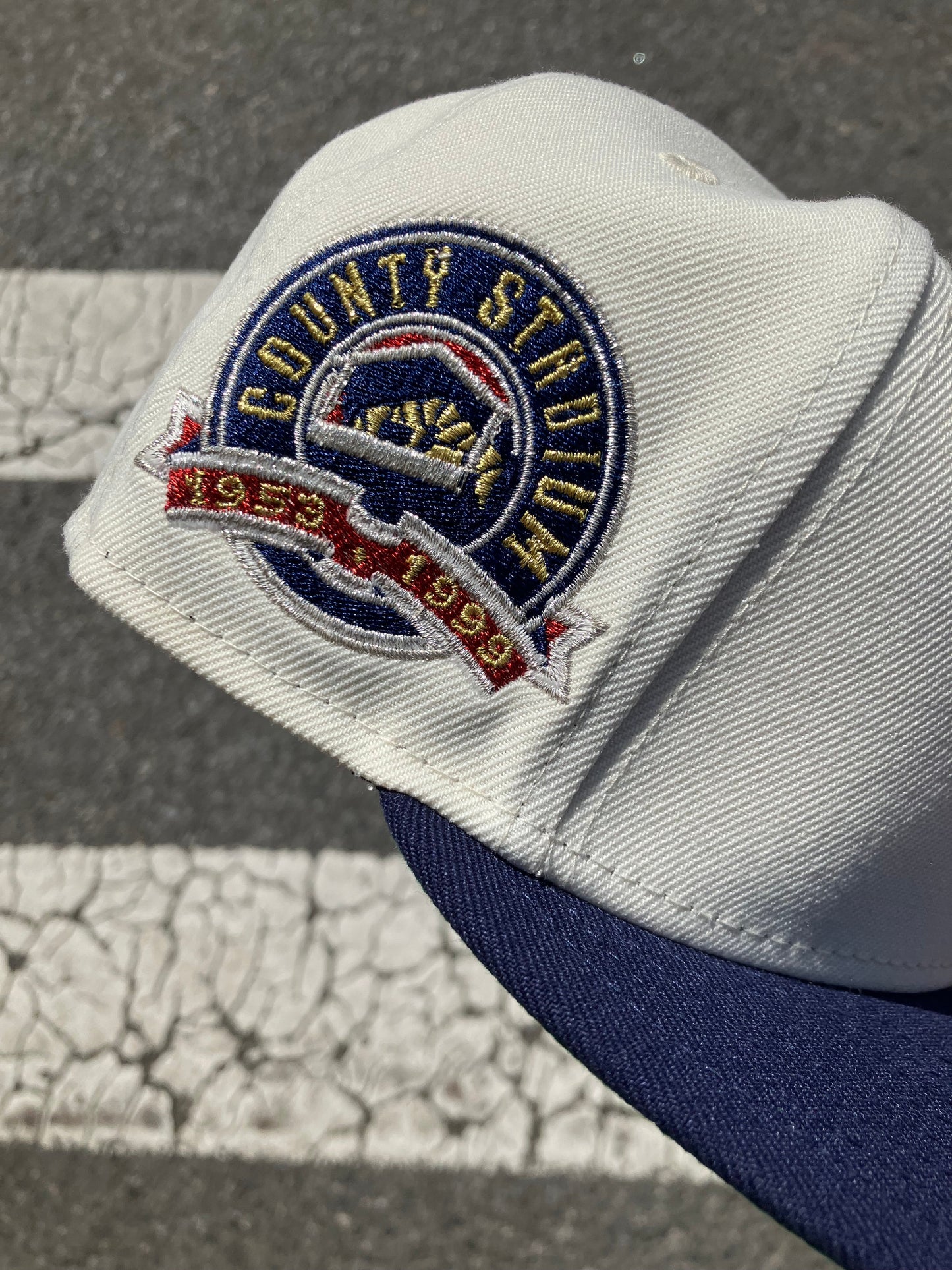 NEW ERA - 59FIFTY 密爾瓦基釀酒人郡體育場鍍鉻白色/淺海軍藍 59FIFTY