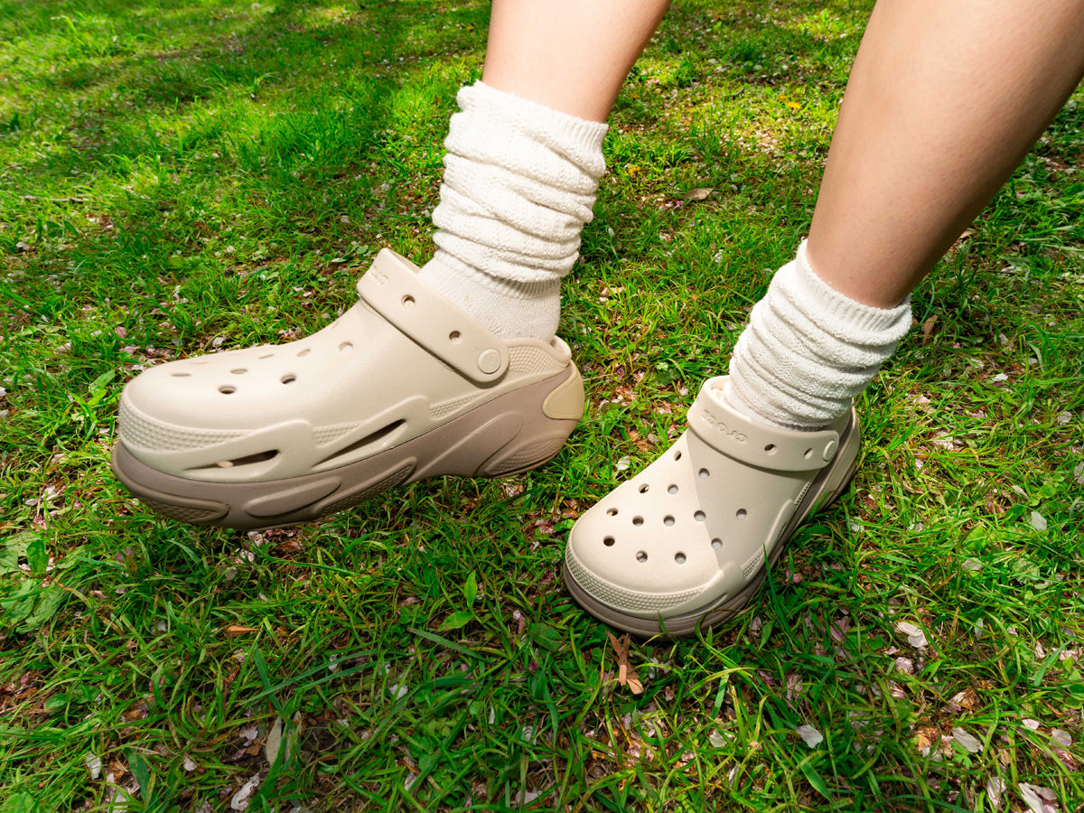CROCS - MENS WMNS BUBBLE CRUSH CLOG TAUPE 【210061-214】