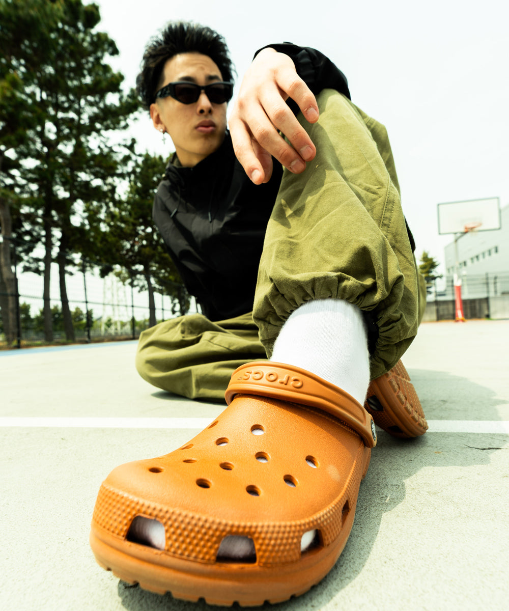 CROCS - MENS WMNS CLASSI CLOG COGNAC 【10001-21N】