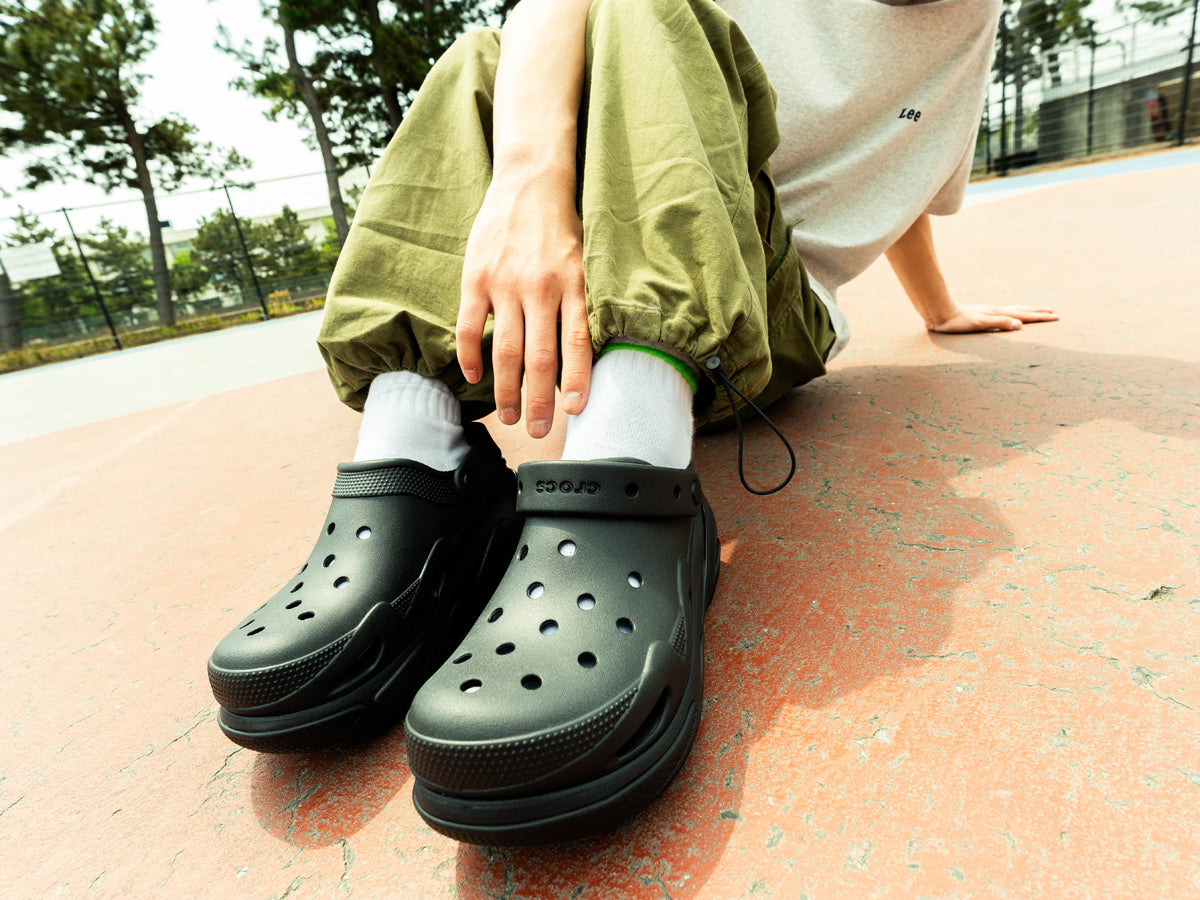 CROCS - MENS WMNS BUBBLE CRUSH CLOG TRIPLE BLACK【210061-0WC】