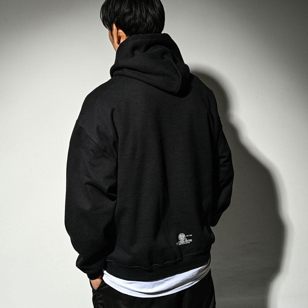 HOMEGAME × GRAPPLER BAKI × PANCRASE × THREE TIDES TATTOO 愚地克巳&烈海王 HOODIE プルオーバーパーカー ホームゲーム × グラップラー刃牙 × パンクラス × スリータイズタトゥー【HG240501】