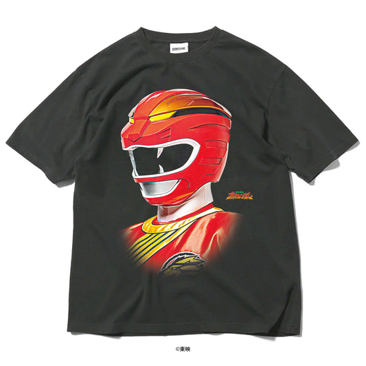 【受注予約:12月下旬頃に発送】スーパー戦隊 x HOMEGAME - 2001 ガオレッド TEE 【HG250172】
