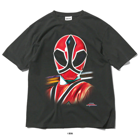 【受注予約:12月下旬頃に発送】スーパー戦隊 x HOMEGAME - 2009 シンケンレッド TEE 【HG250180】