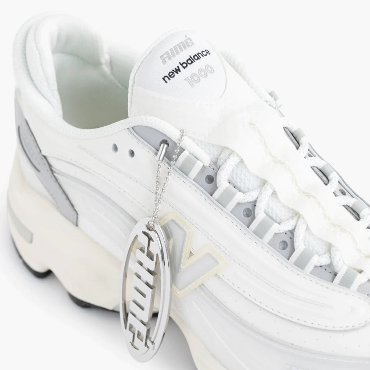 艾梅·里昂·多爾 NEW BALANCE 1000 白色