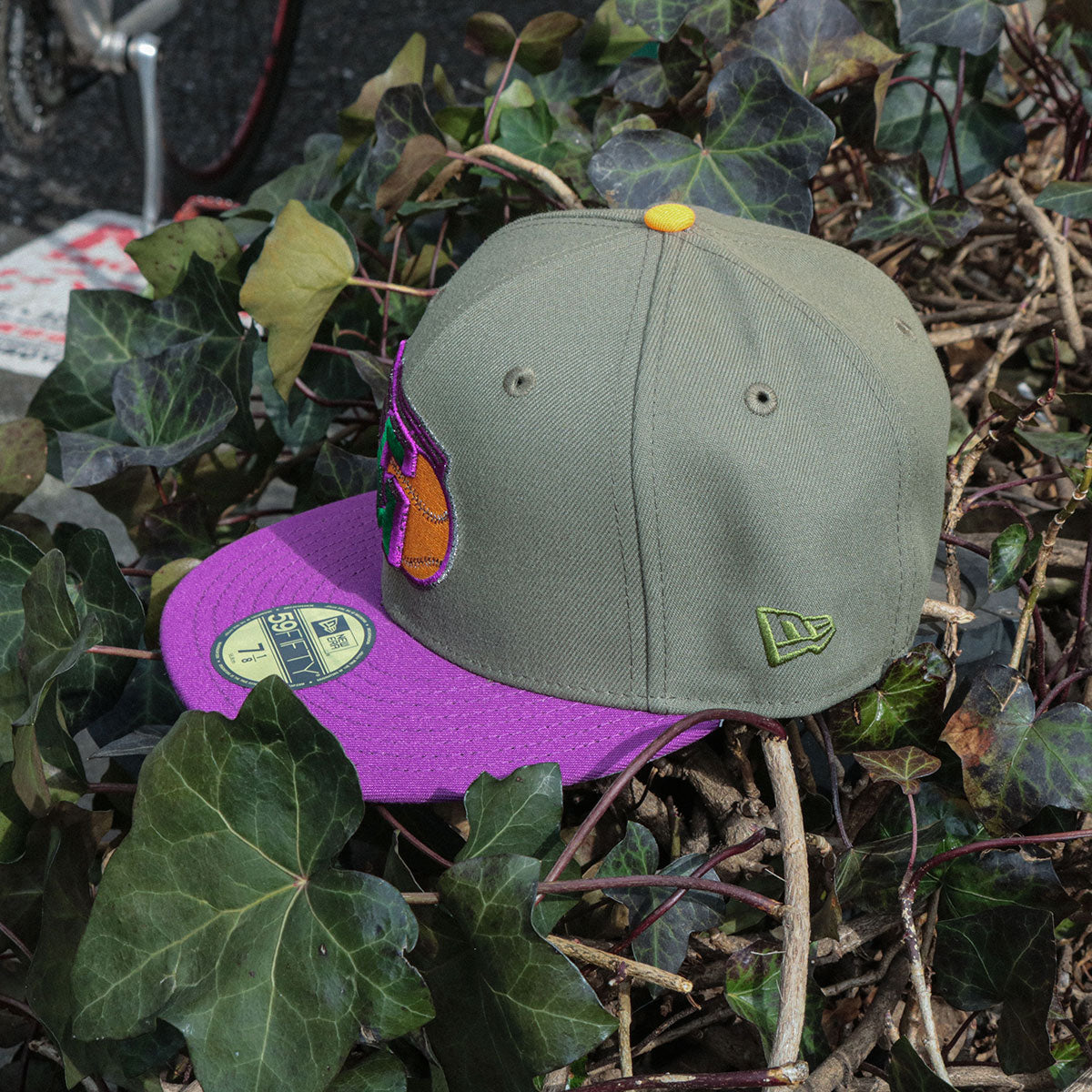 NEW ERA CLEVELAND GUARDIANS - 59FIFTY CO PROGRESSIVE FIELD OLIVE/PURPLE