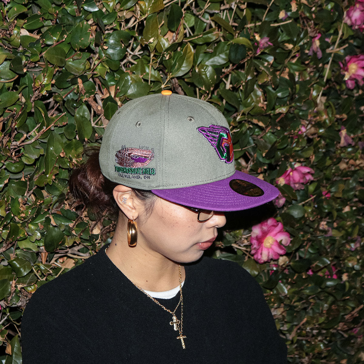 NEW ERA CLEVELAND GUARDIANS - 59FIFTY CO PROGRESSIVE FIELD OLIVE/PURPLE