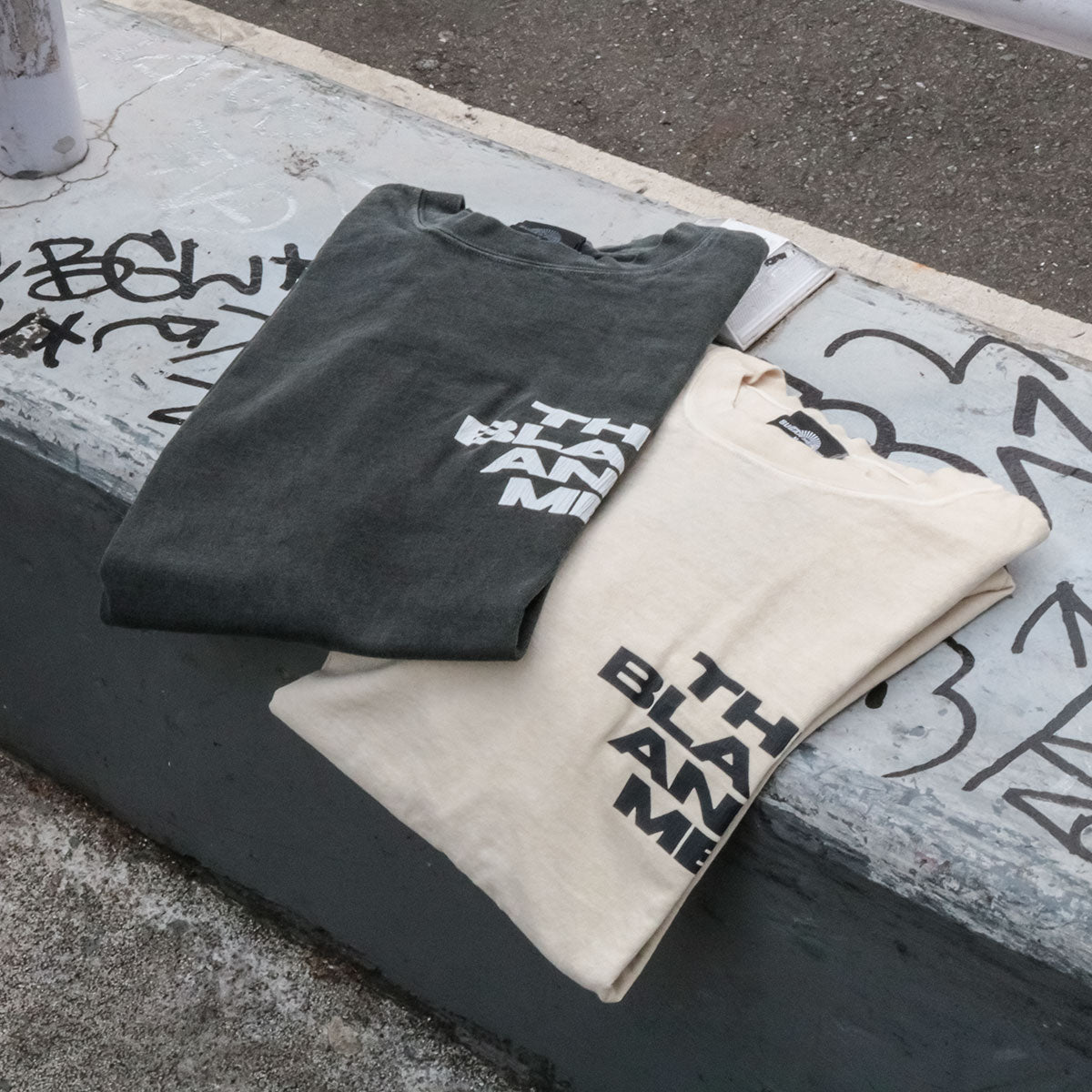 THE SUGAR PUNCH BLEACH - S/S T-Shirt (ZANPAKUTOU) BLACK 【TBLM24AM008】