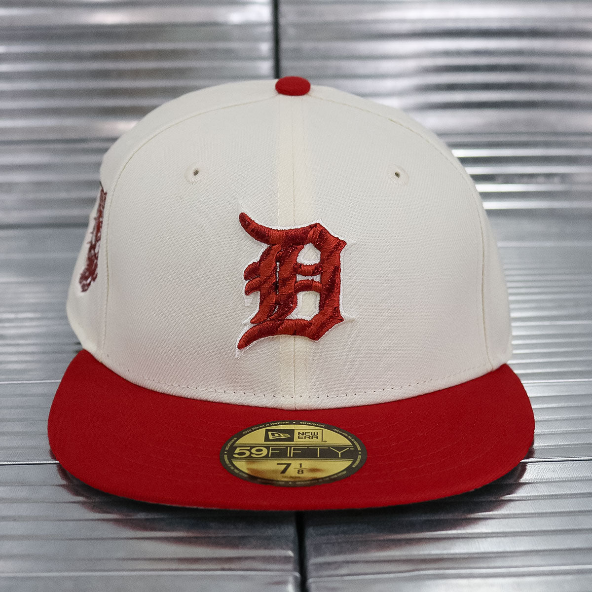 NEW ERA - Detroit Tigers Tiger Patch 59Fifty Chrome White/Scarlet