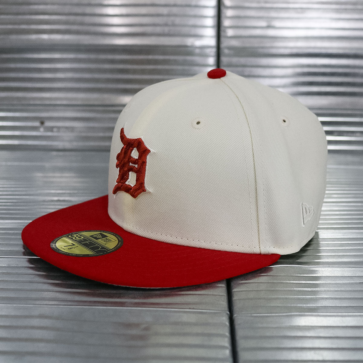 NEW ERA - Detroit Tigers Tiger Patch 59Fifty Chrome White/Scarlet