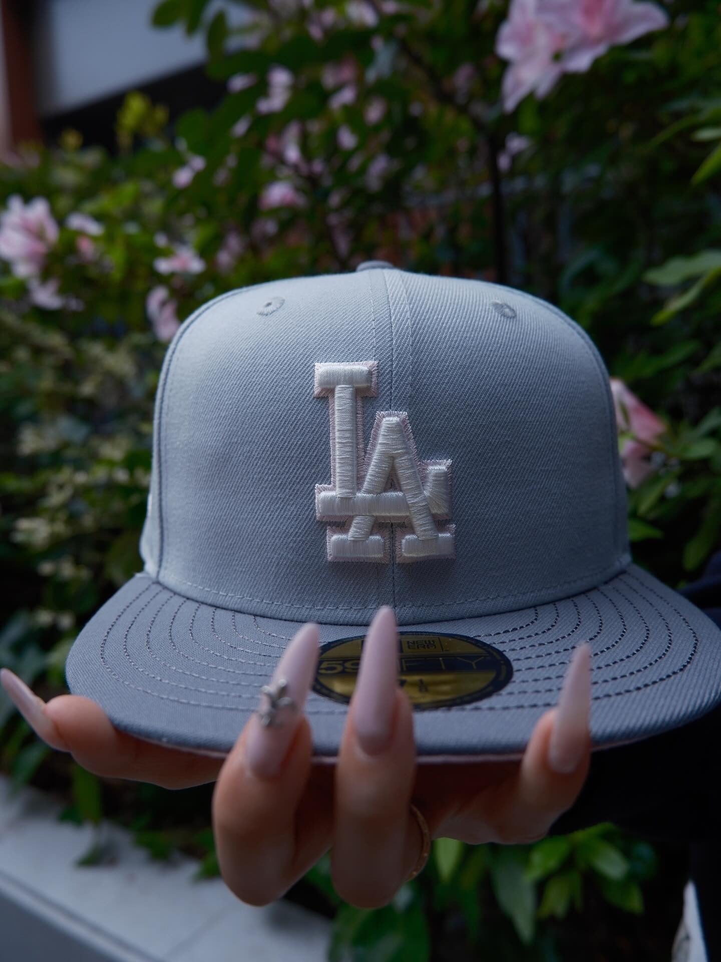NEW ERA Los Angeles Dodgers - 59FIFTY Sakuranagashi 桜流し SNOW GRAY/STORM GRAY【14745163】