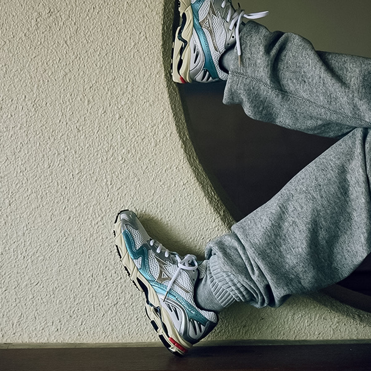 MIZUNO - UNISEX WAVE RIDER 10 WHITE/BEIGE/SKY BLUE 【D1GA243115】