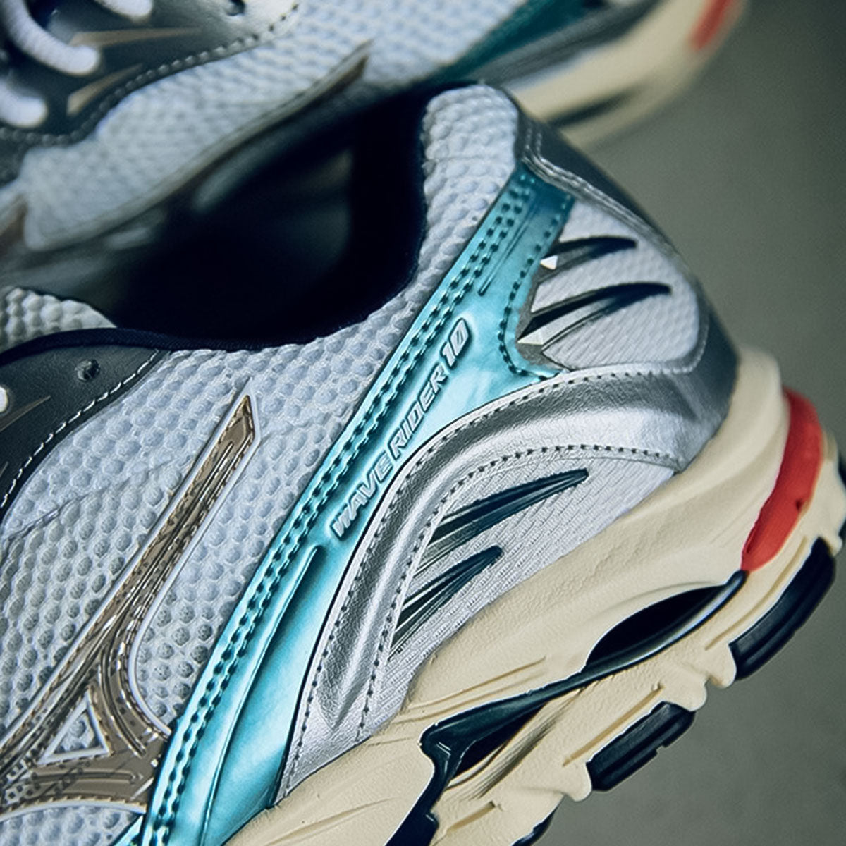 MIZUNO - UNISEX WAVE RIDER 10 WHITE/BEIGE/SKY BLUE 【D1GA243115】