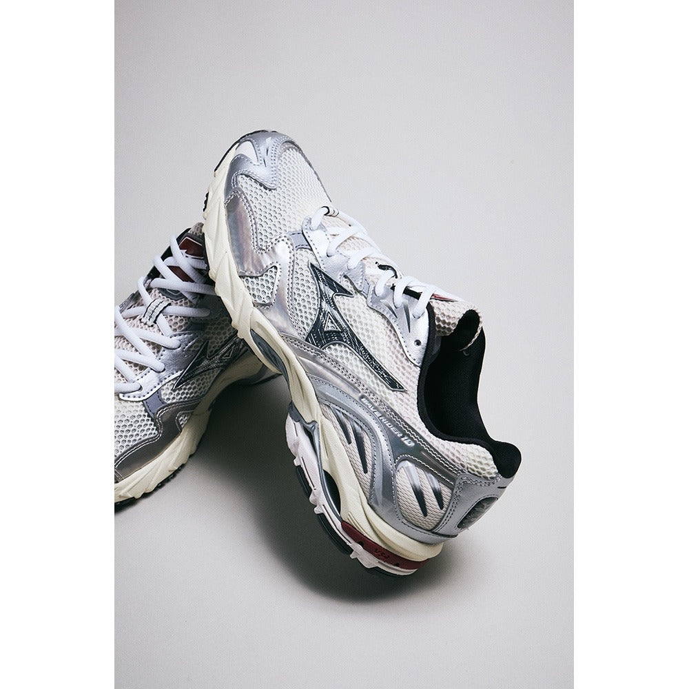 MIZUNO WAVE RIDER 10 OFF WHITE/BLACK/RED【D1GA2431-11】