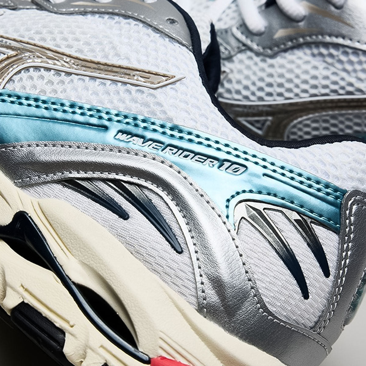 MIZUNO - UNISEX WAVE RIDER 10 WHITE/BEIGE/SKY BLUE 【D1GA243115】