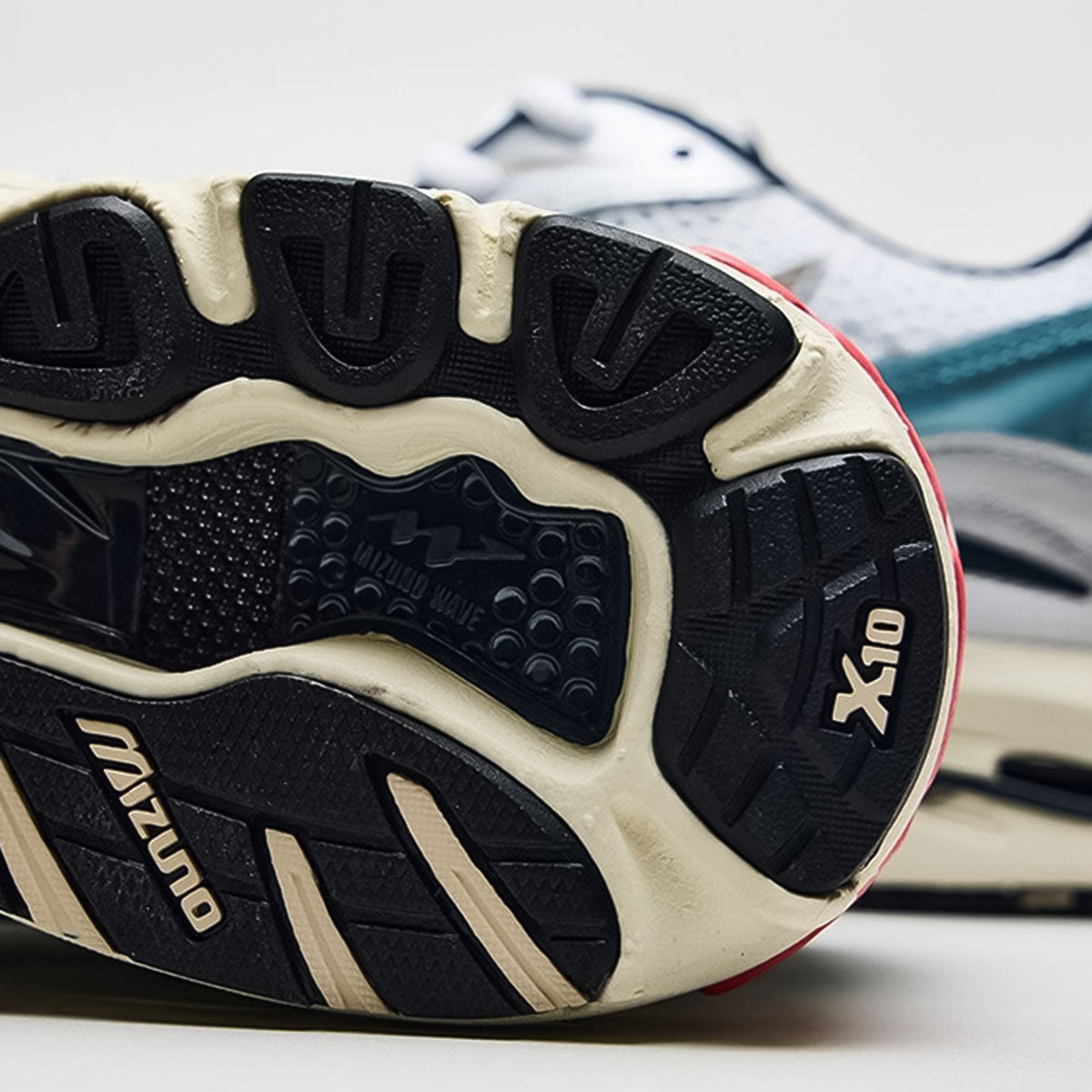 MIZUNO - UNISEX WAVE RIDER 10 WHITE/BEIGE/SKY BLUE 【D1GA243115】