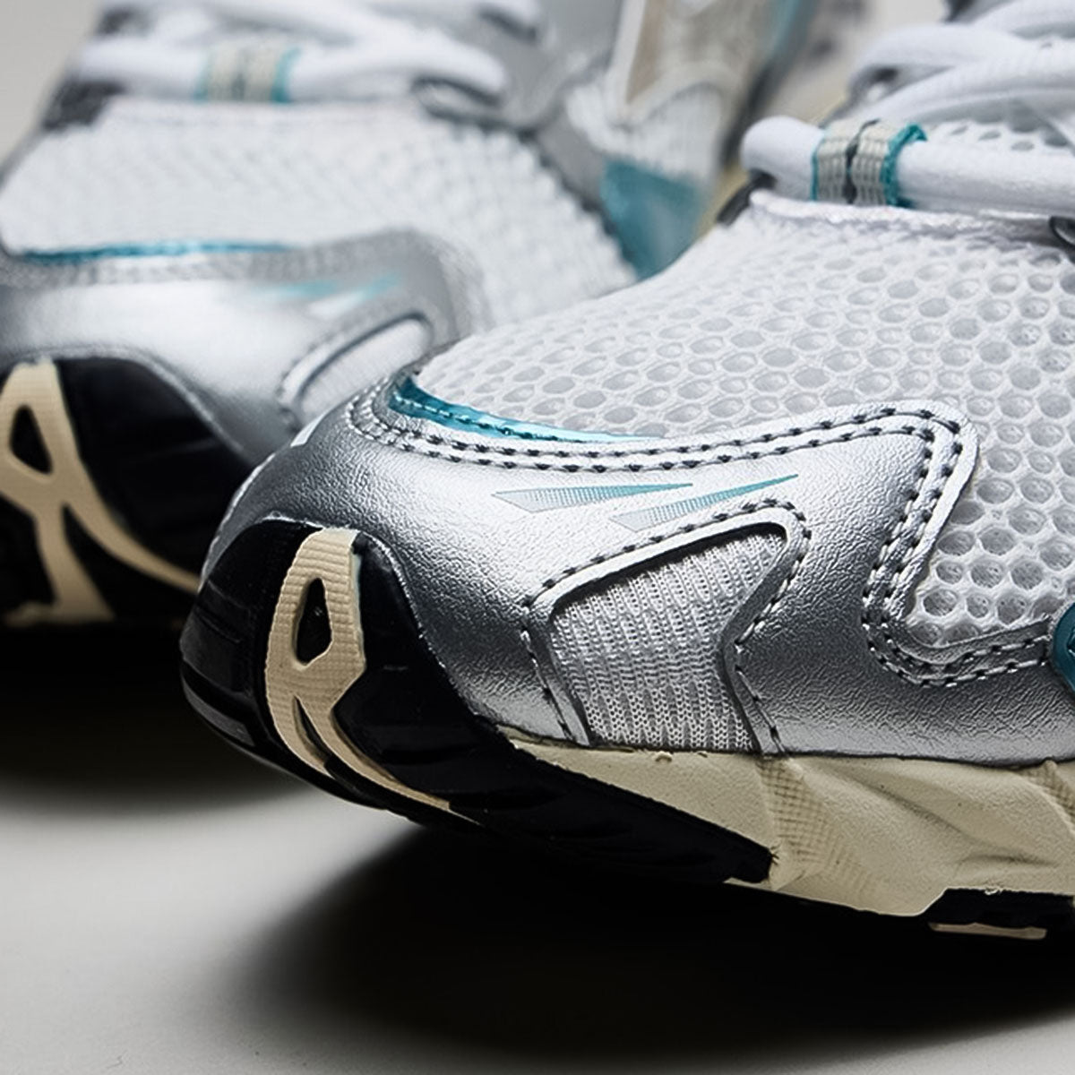 MIZUNO - UNISEX WAVE RIDER 10 WHITE/BEIGE/SKY BLUE 【D1GA243115】