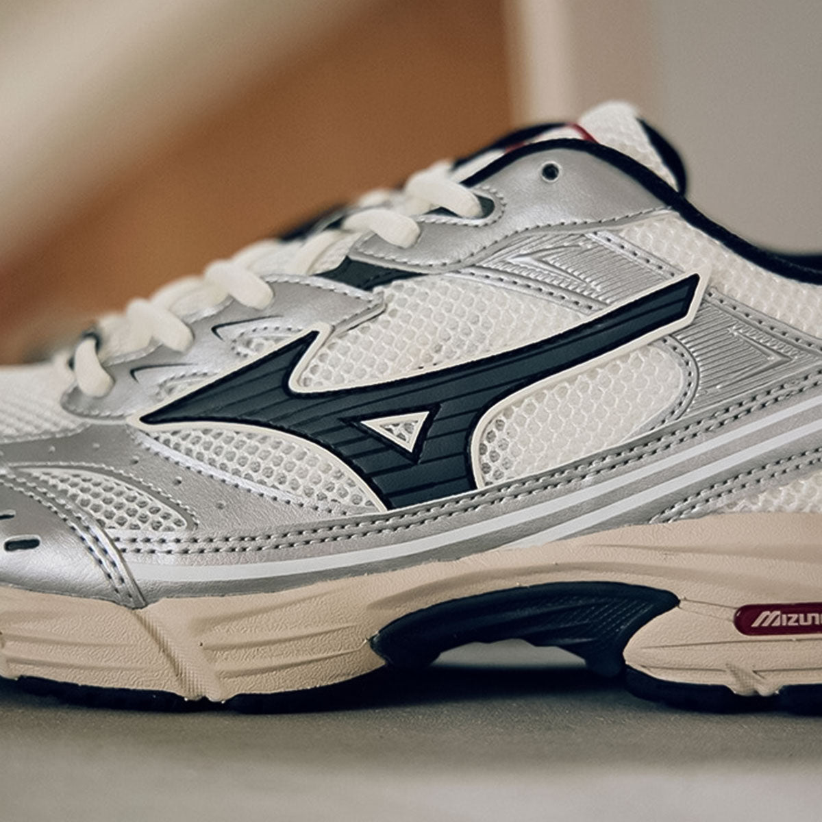 MIZUNO - UNISEX MXR WHITE/BLACKI/SILVER【D1GA245101】