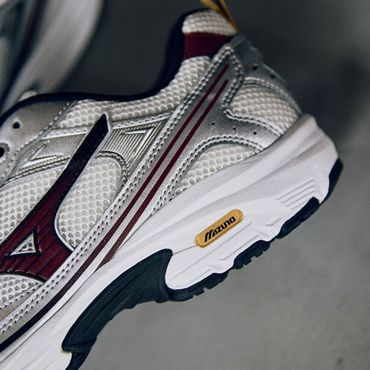 MIZUNO - UNISEX MXR WHITE/BLACK/RED 【D1GA245112】