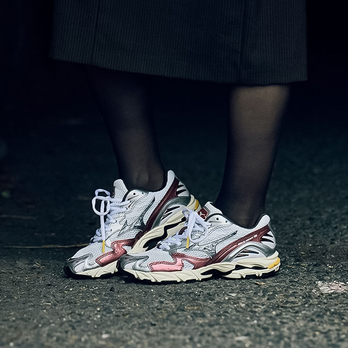 MIZUNO - UNISEX WAVE RIDER 10 WHITE/BLACK/WINE RED【D1GA243114】