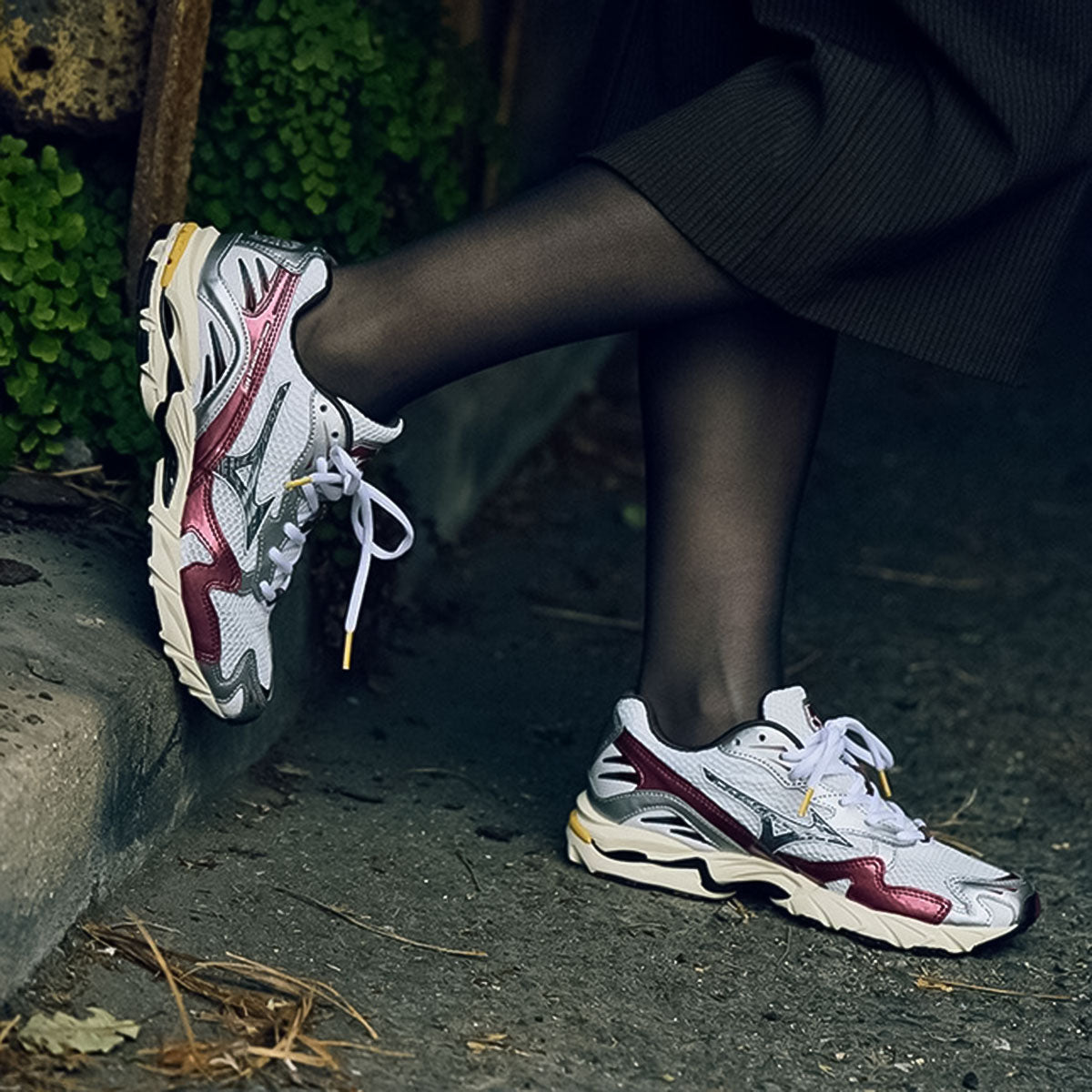 MIZUNO - UNISEX WAVE RIDER 10 WHITE/BLACK/WINE RED【D1GA243114】