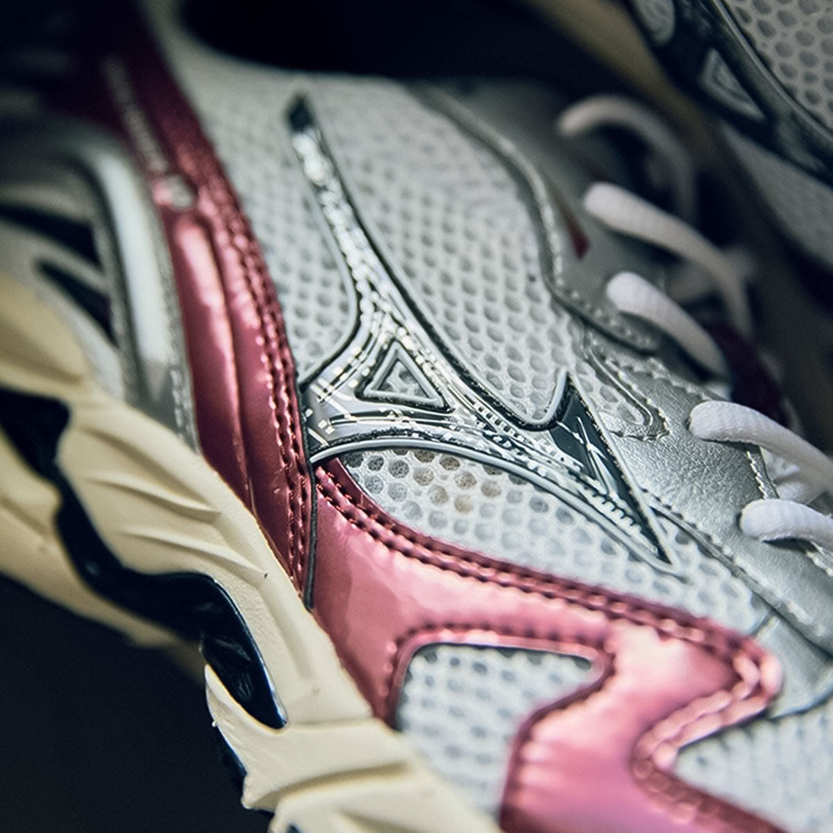 MIZUNO - UNISEX WAVE RIDER 10 WHITE/BLACK/WINE RED【D1GA243114】