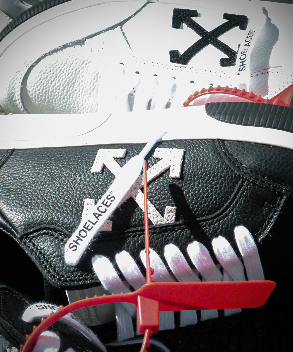 Off-White - MNES NEW LOW VULCANIZED LEATHER 1001 BLACK/WHITE【OMIS25-SLG0087】