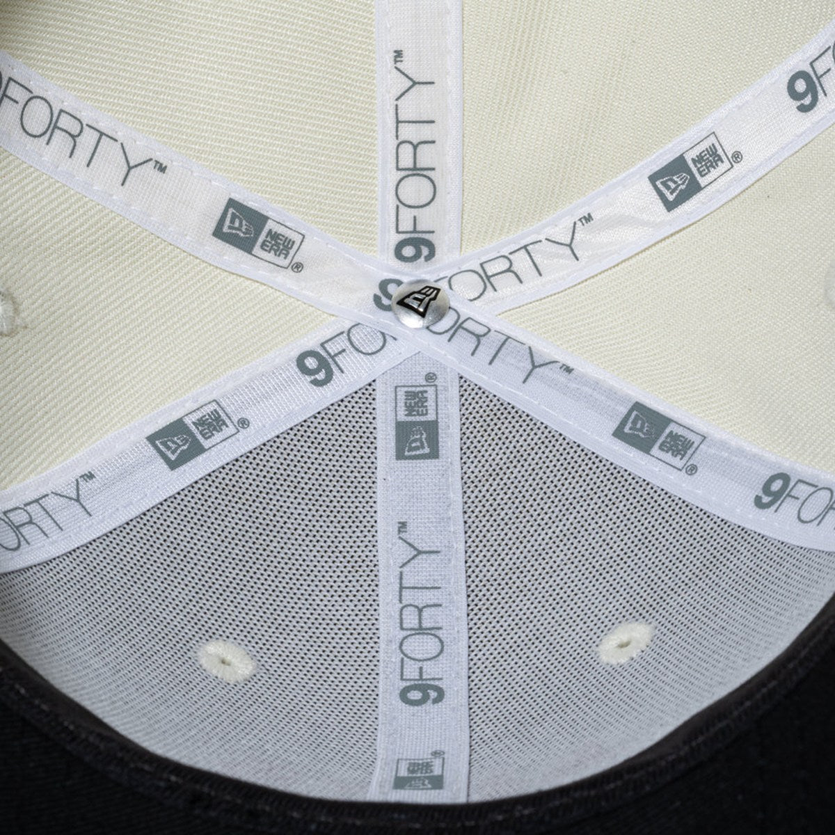 NEW ERA 鳥獣戯画 - 9FORTY WORDMARK CHROME WHITE/BLACK【14940829】