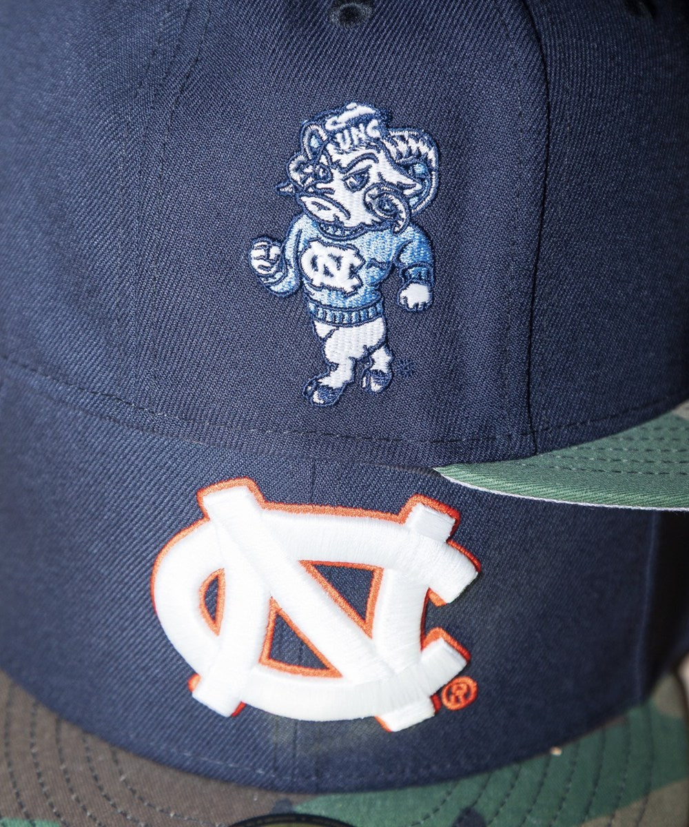NEW ERA - North Carolina Tar Heels Rameses 59FIFTY Navy/Woodland Camo