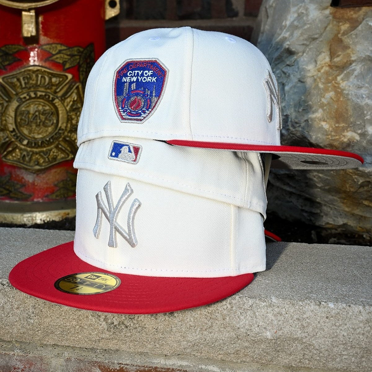 NEW ERA - New York Yankees CO 59FIFTY FDNY Chrome White/Scarlet