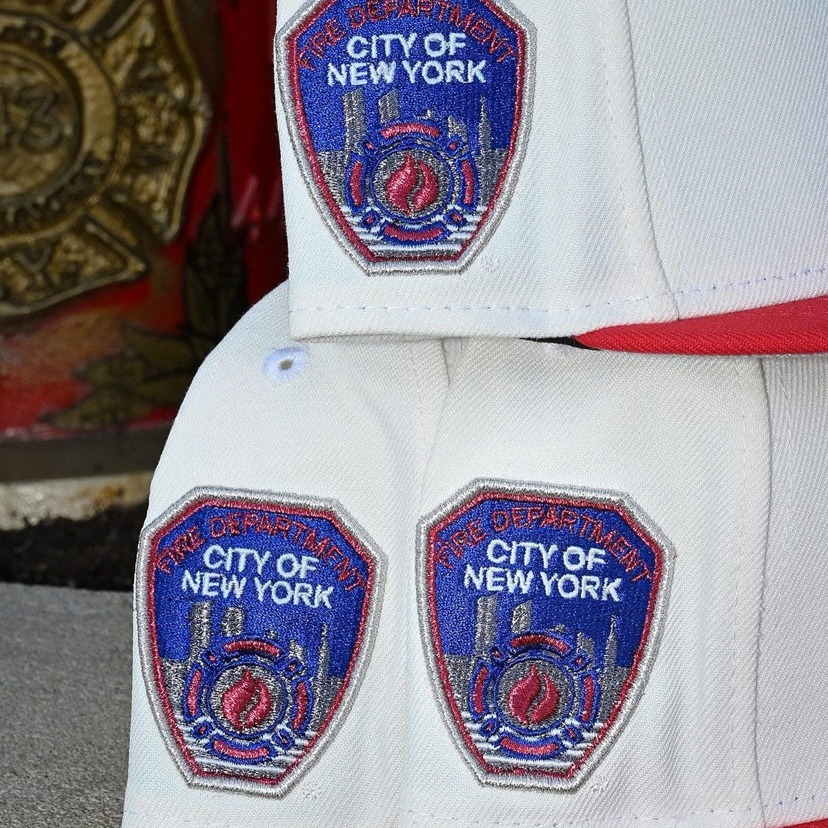 NEW ERA - New York Yankees CO 59FIFTY FDNY Chrome White/Scarlet