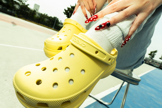 クロックス（Crocs）の魅力とは？快適さ×個性を足元から