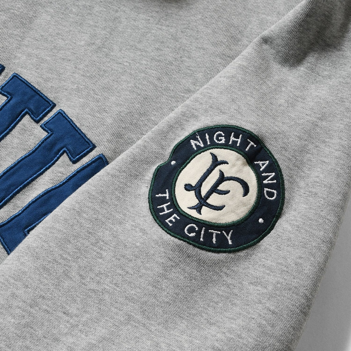 LA250702 ARCH LOGO HALFZIP SWEATSHIRT