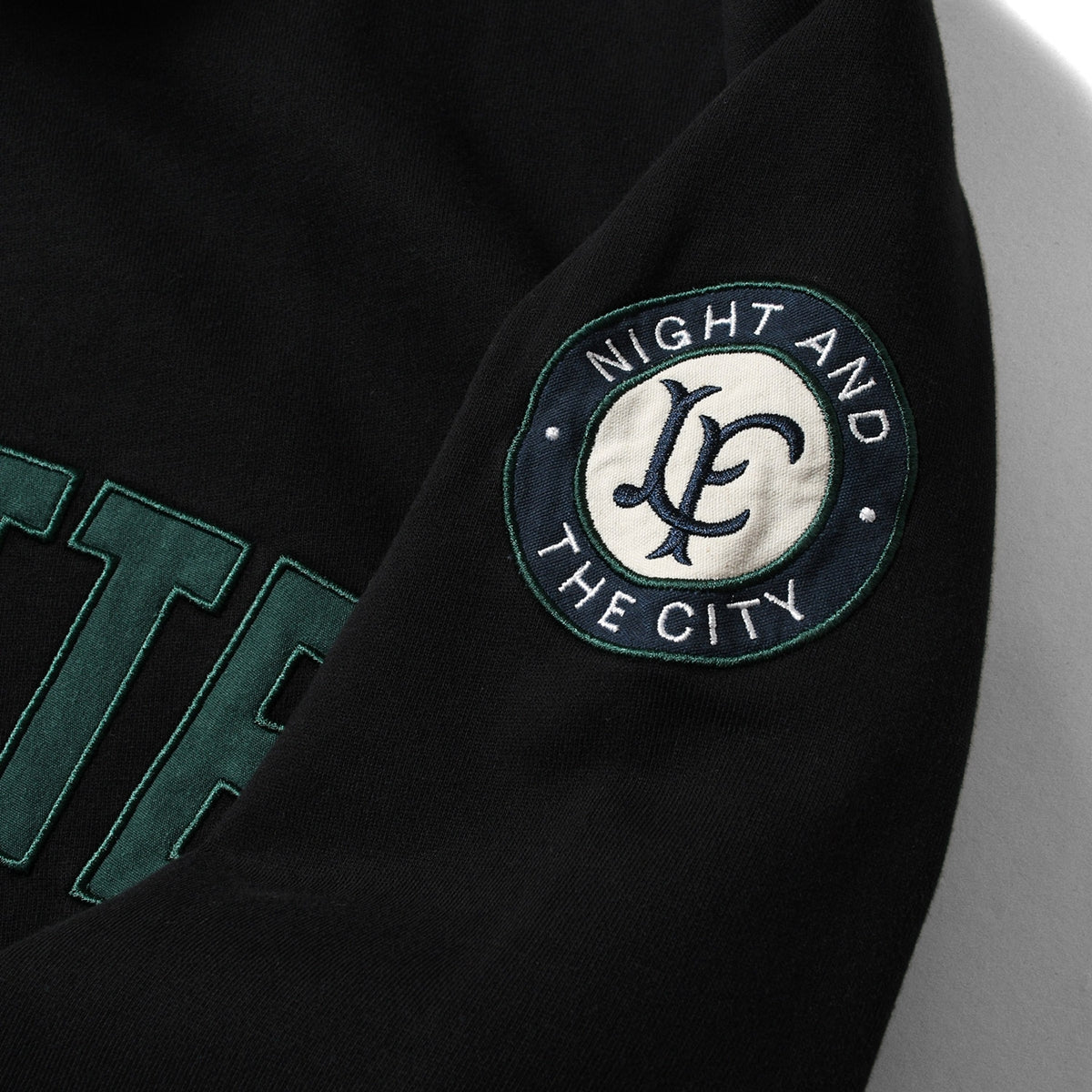 LA250702 ARCH LOGO HALFZIP SWEATSHIRT