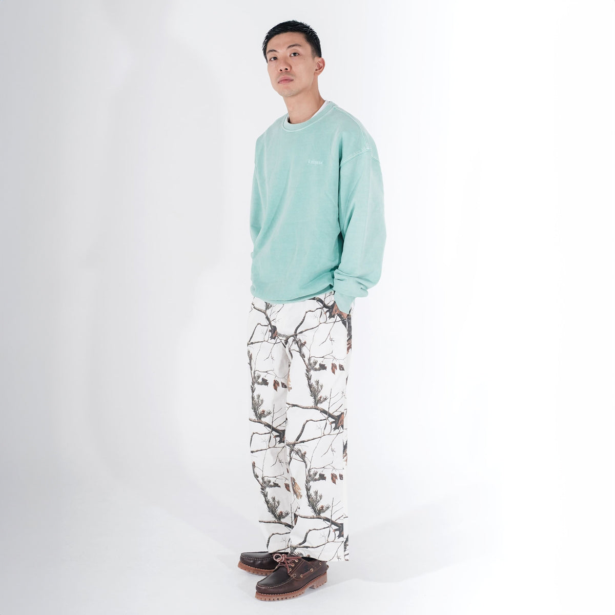 LA250703 OLD ENGLISH PIGMENT CREWSWEAT