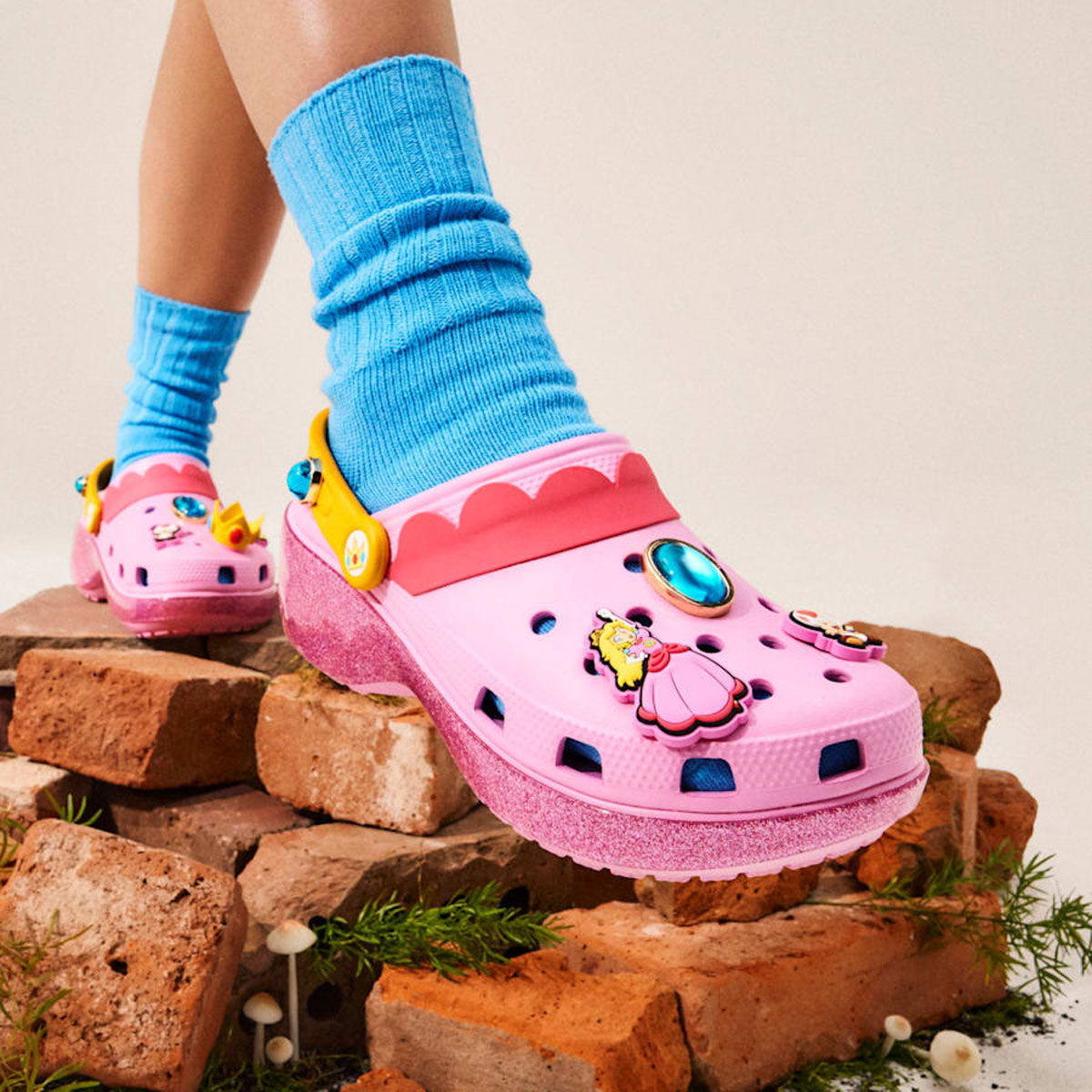 CROCS - SUPER MARIO Princess Peach Classic Clog Plat Form Multi 【212137-90H】