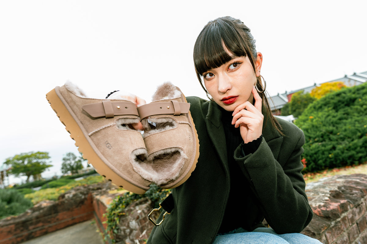 UGG - WMNS GREENPORT STRAP SLIDE Caribou【1167611-CRBO】