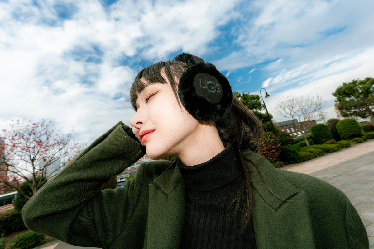 UGG ‐ W SHEEPSKIN EMBROIDERY EARMUFF 【20955-BLK】