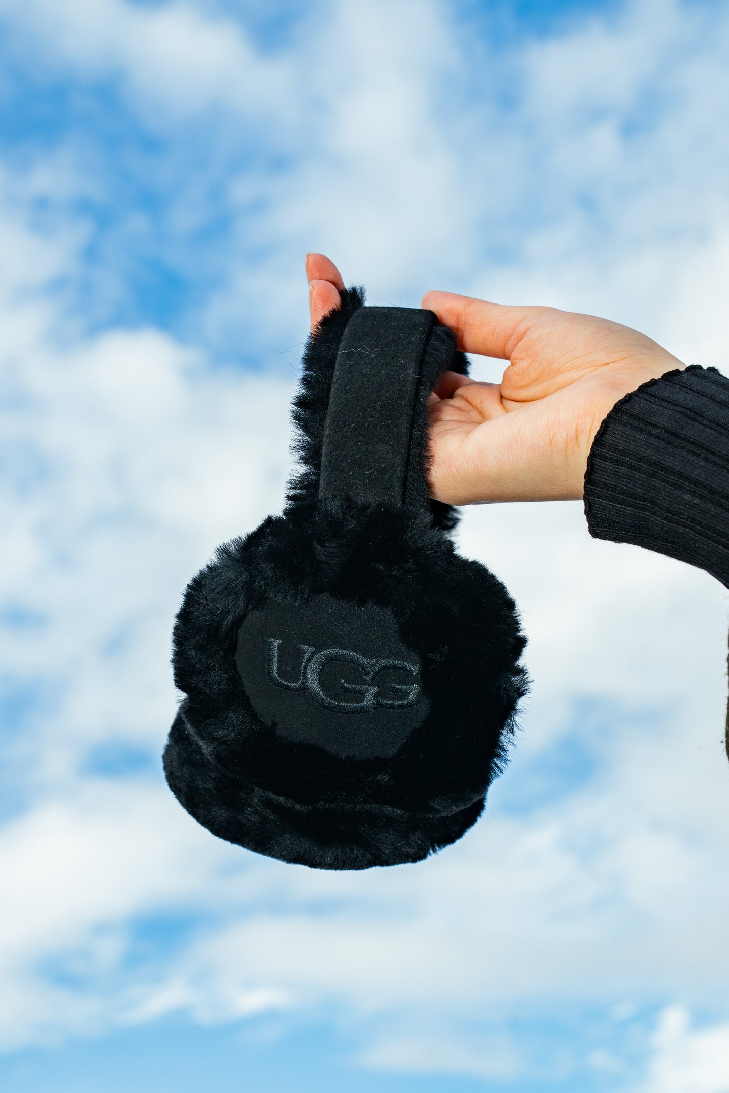 UGG ‐ W SHEEPSKIN EMBROIDERY EARMUFF 【20955-BLK】