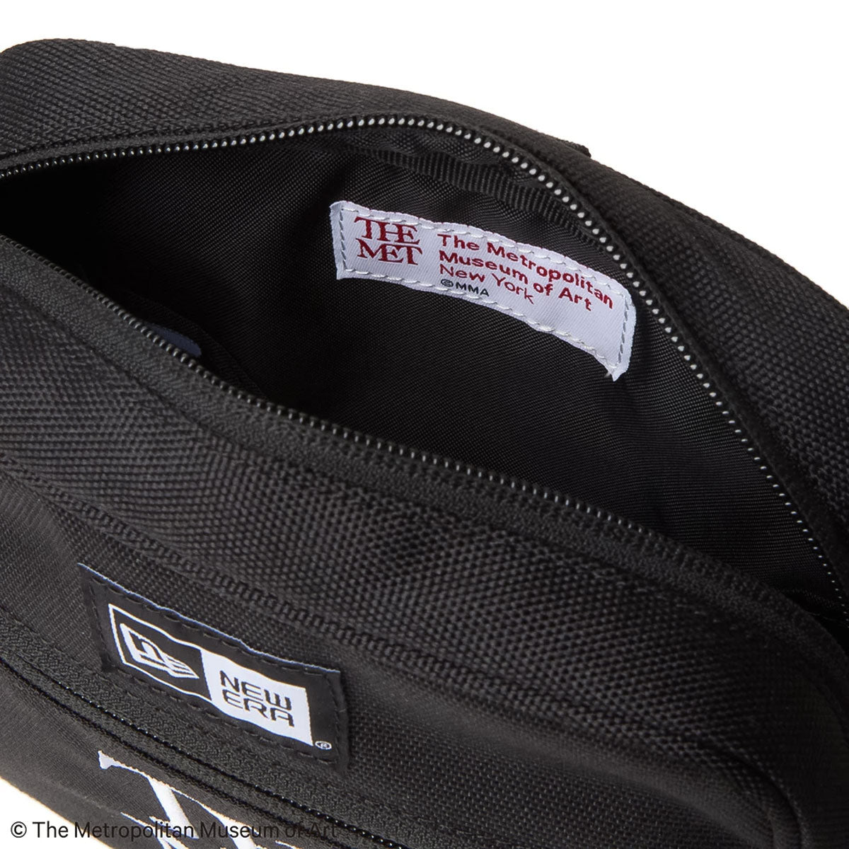 NEW ERA - SQUARE SHOULDER POUCH 1.5L THE MET BLACK 【14457284】