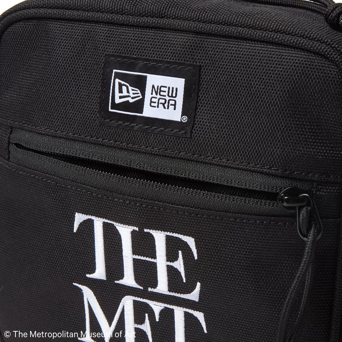 NEW ERA - SQUARE SHOULDER POUCH 1.5L THE MET BLACK 【14457284】