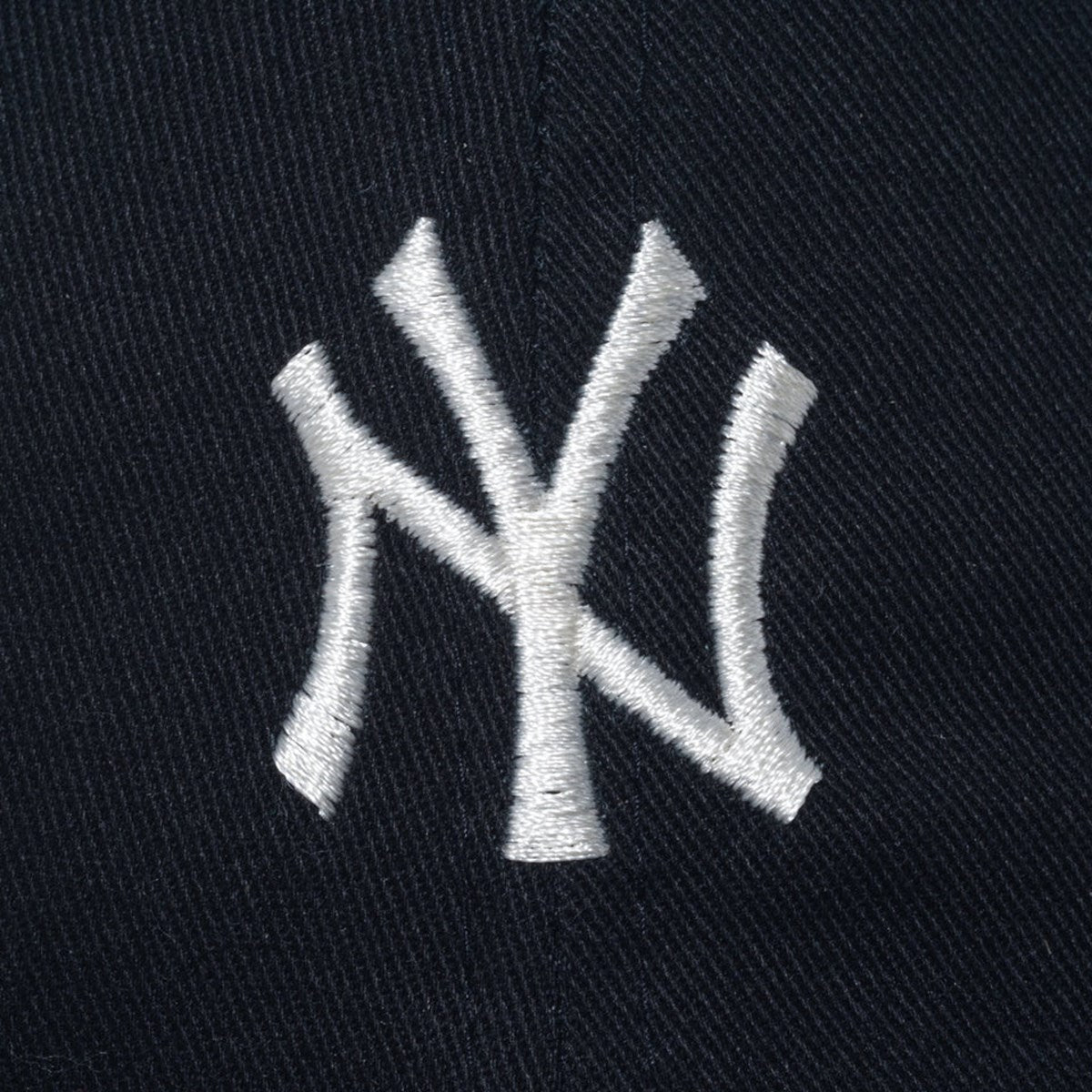 NEW ERA New York Yankees - Casual Classic MID LOGO BLK CRM [14109508]