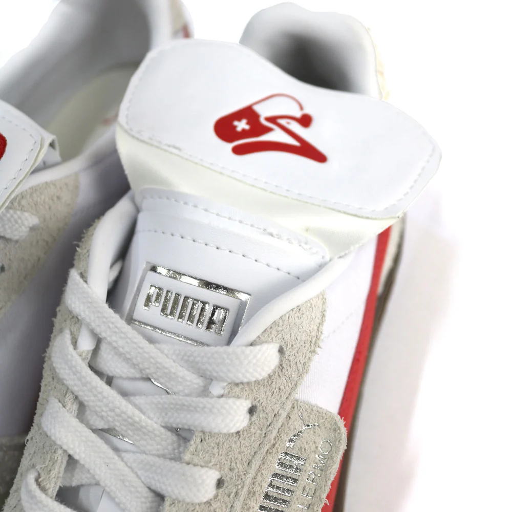 【先行予約 : 2025年2月8日(土)以降より順次発送】PUMA - PALERMO PREMIUM DR.SWAG 01PUMA WHITE/RED【403442-01】